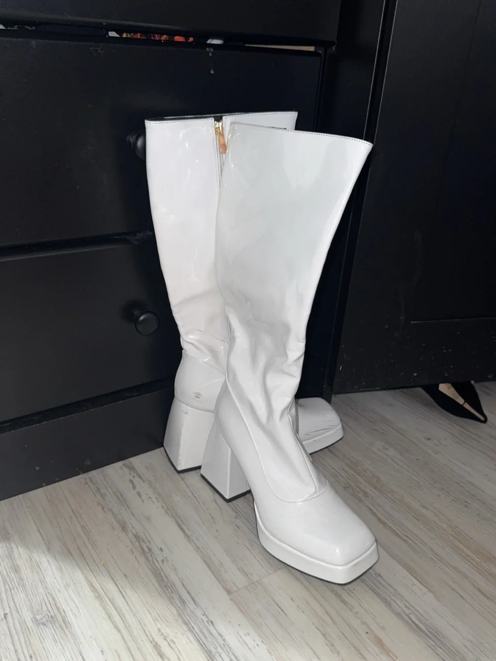 N/A sleek white